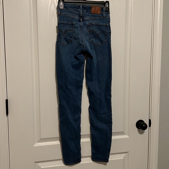 Levi’s barely used still in good condition - Picture 7 of 7